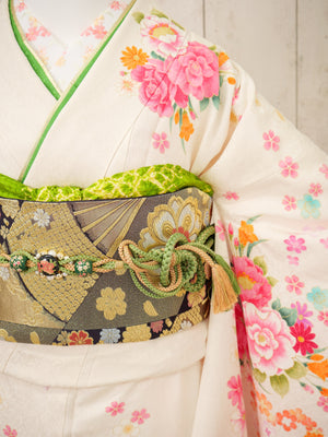 FK-020　白地ピンク花　振袖.