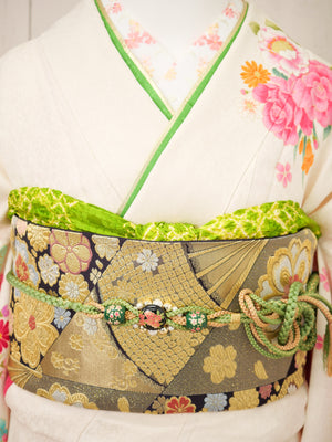 FK-020　白地ピンク花　振袖.