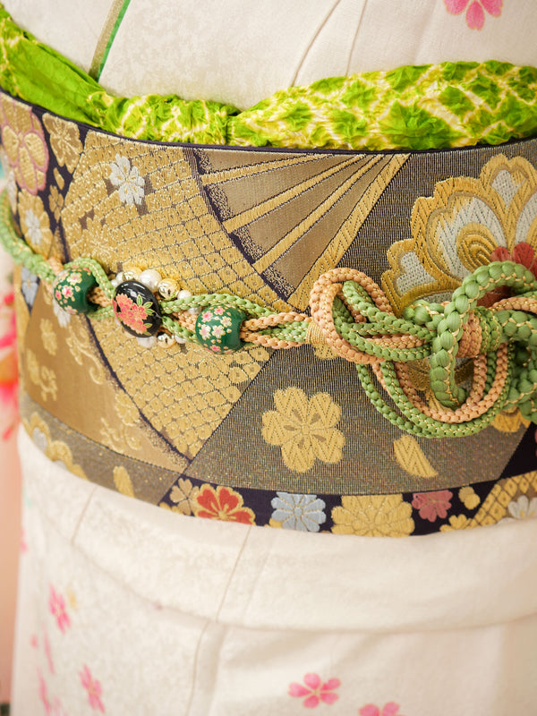 FK-020　白地ピンク花　振袖.