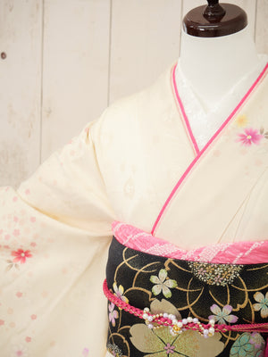 FK-021　白地ピンク小花　振袖.