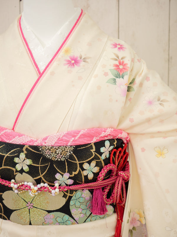 FK-021　白地ピンク小花　振袖.