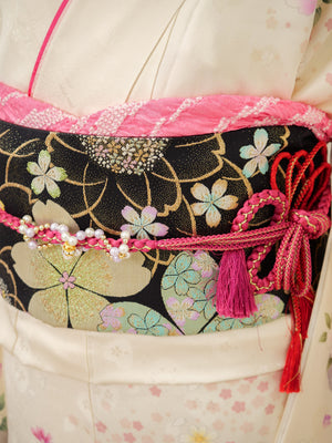 FK-021　白地ピンク小花　振袖.