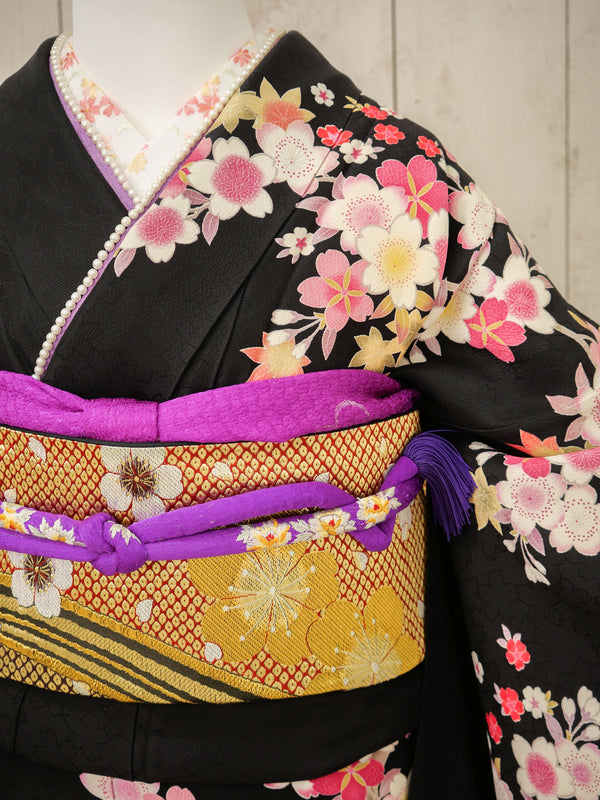 FK-049　黒地ピンク笹　振袖.