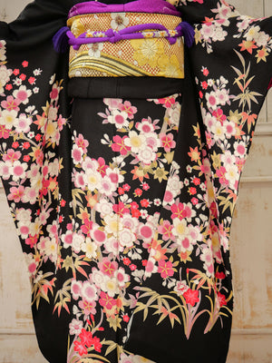 FK-049　黒地ピンク笹　振袖.