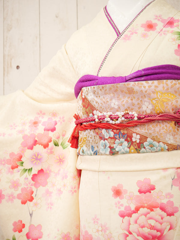 FK-026　白地ピンク牡丹　振袖.