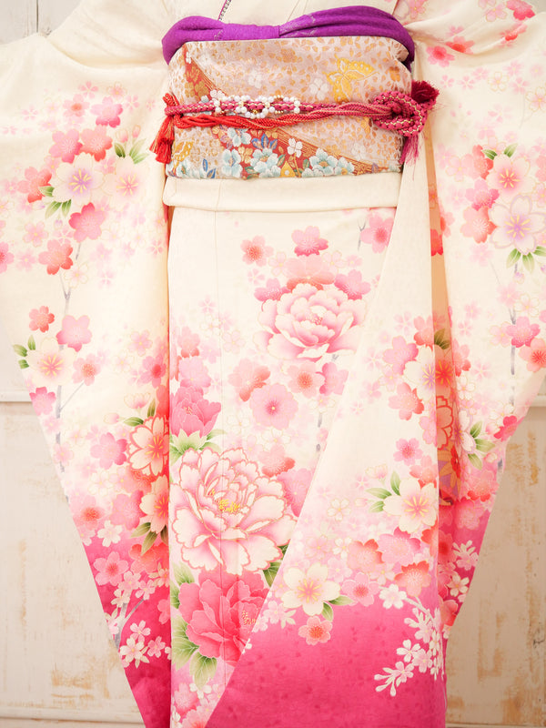 FK-026　白地ピンク牡丹　振袖.