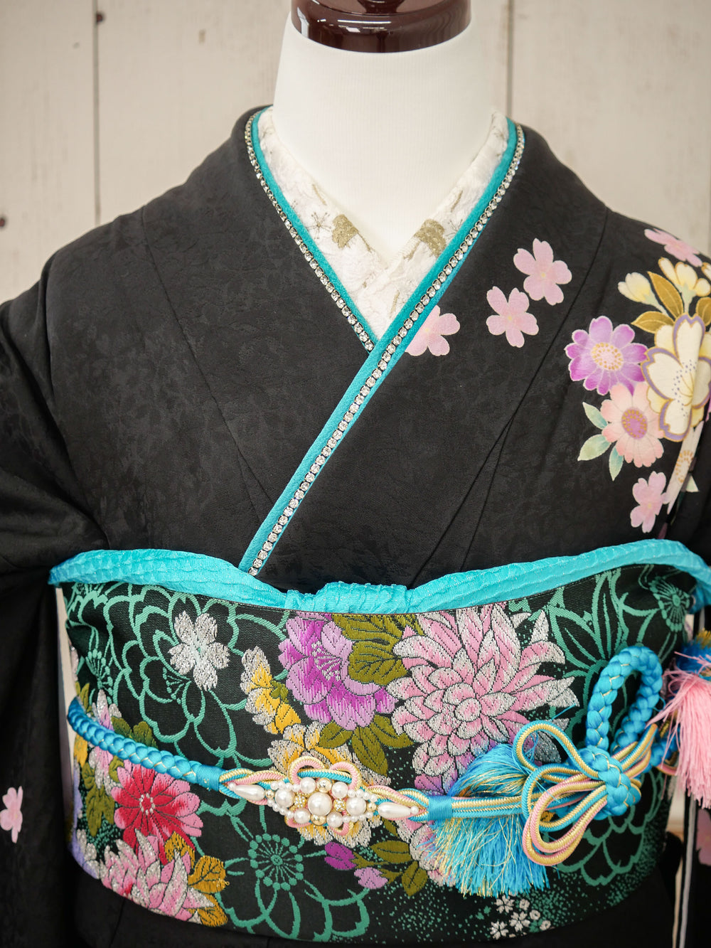 FK-027　黒地パープル菊　振袖.