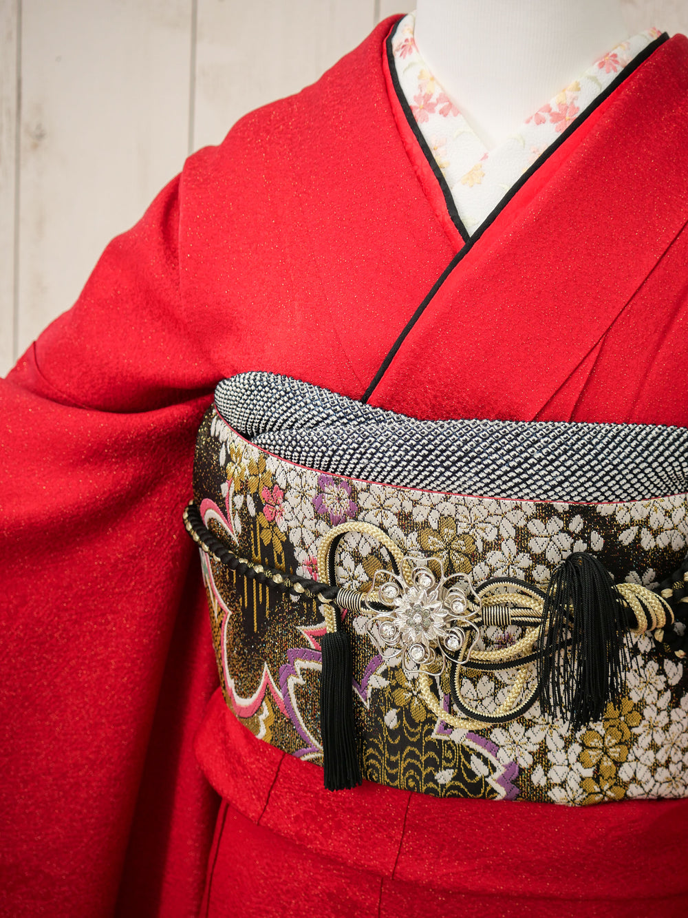 FK-028　赤地花波　振袖.