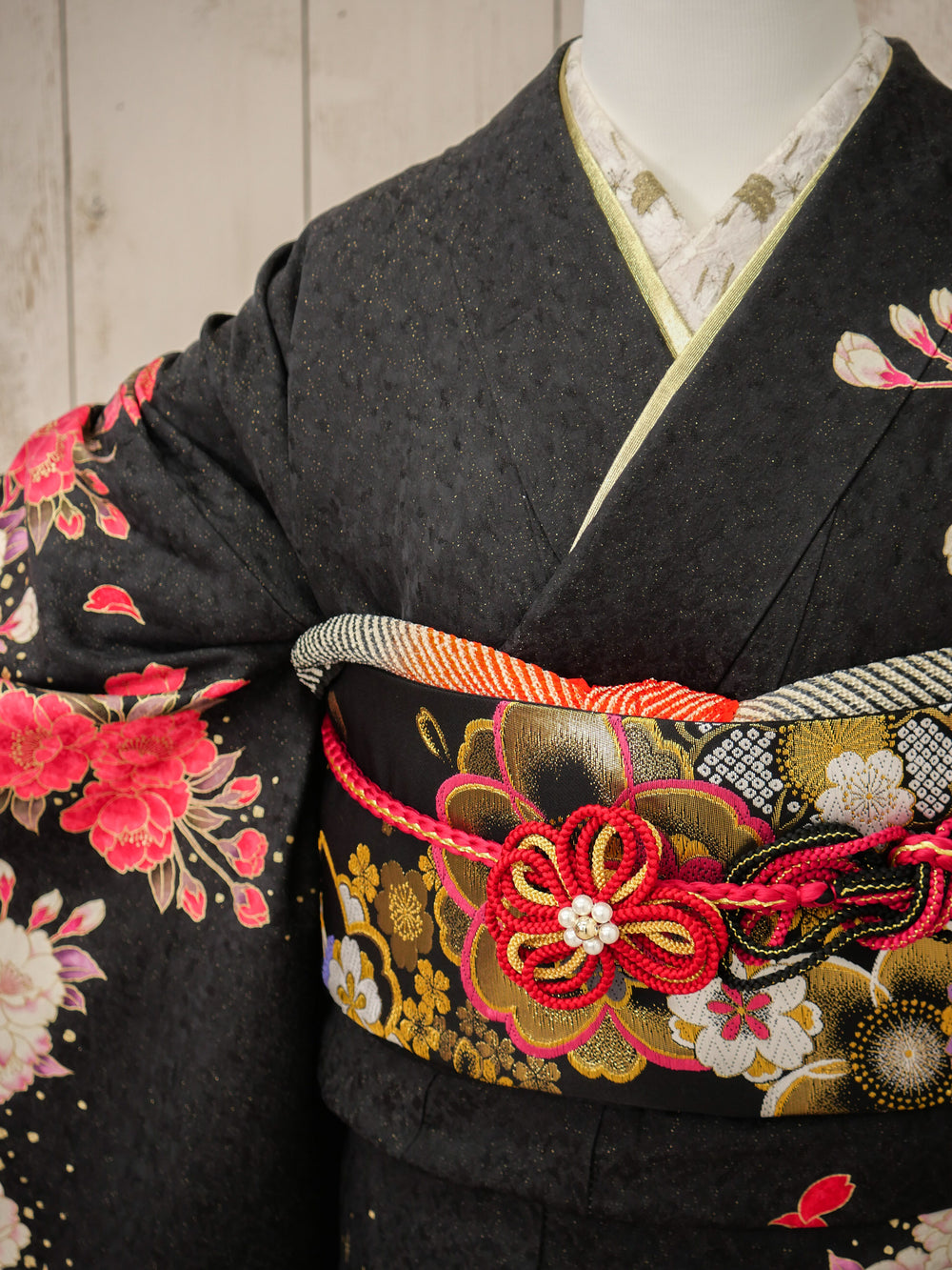 FK-032　黒地ピンク大菊　振袖.