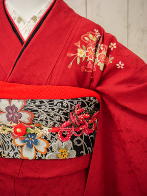 FK-035　赤地しぼり柄波　振袖.