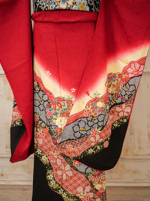 FK-035　赤地しぼり柄波　振袖.