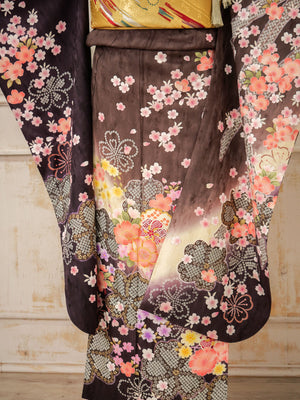 FK-038　茶色地花　振袖.