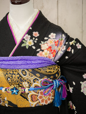 FK-039　黒地パープル御所車　振袖.