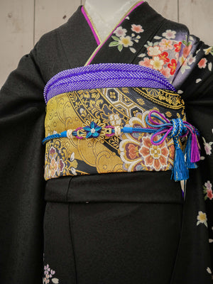 FK-039　黒地パープル御所車　振袖.