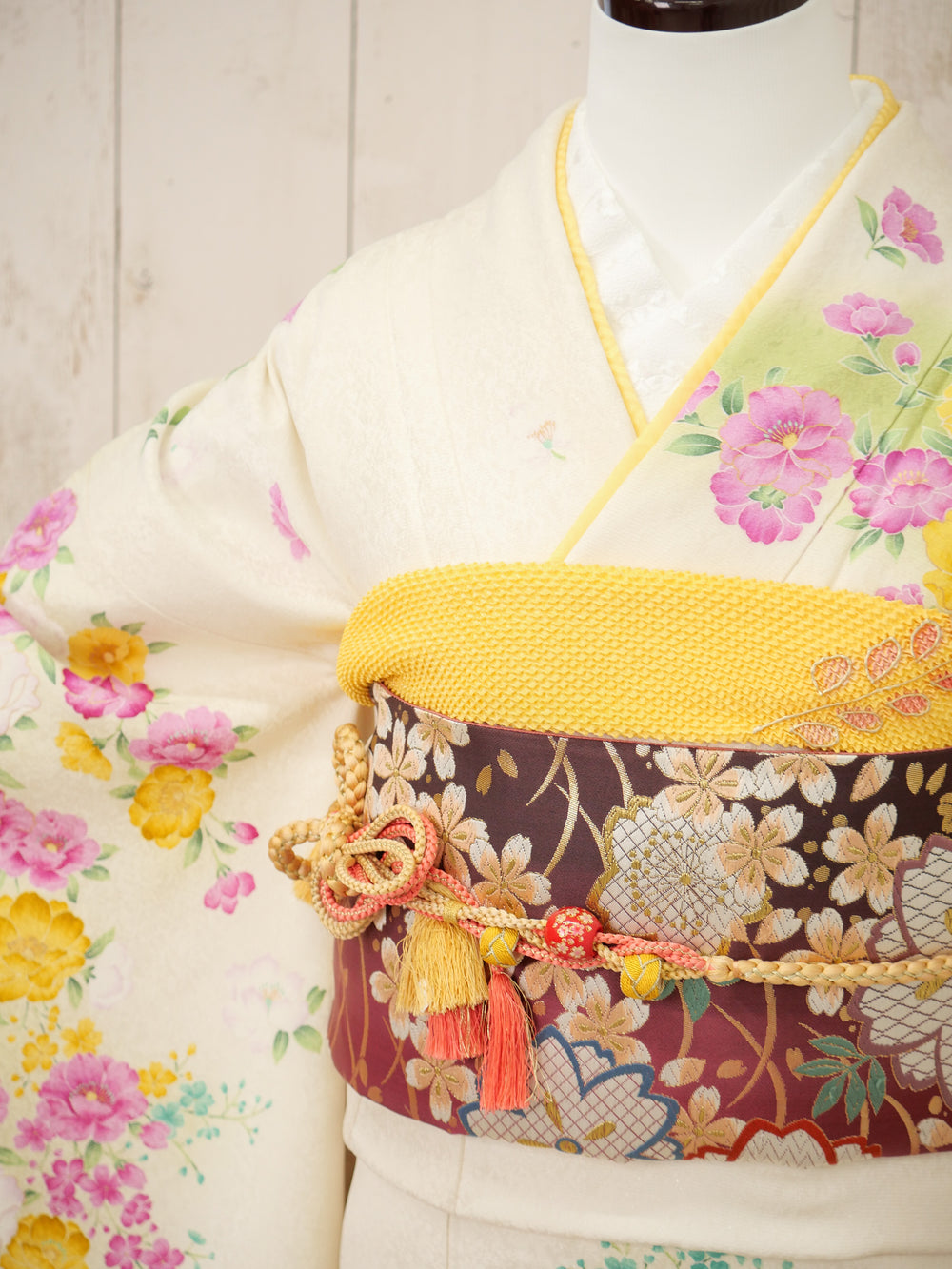 FK-041　白地黄色花　振袖.