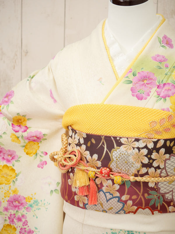 FK-041　白地黄色花　振袖.