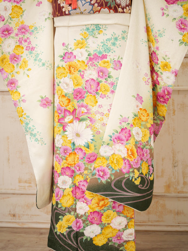FK-041　白地黄色花　振袖.