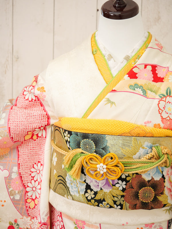 FK-042　白地しぼり柄　振袖.