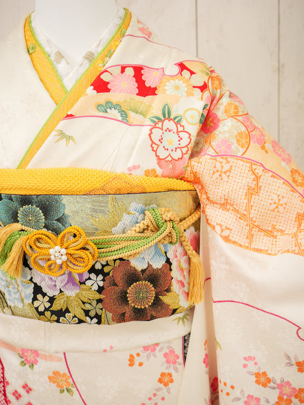 FK-042　白地しぼり柄　振袖.