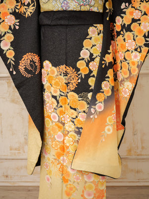 FK-046　黒地オレンジ八重ザクラ　振袖.