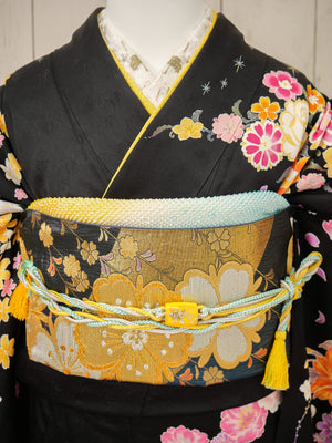 FK-047　黒地ピンクオレンジ　振袖.