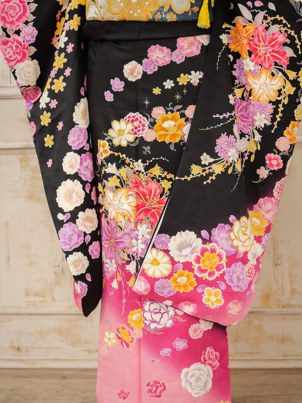 FK-047　黒地ピンクオレンジ　振袖.