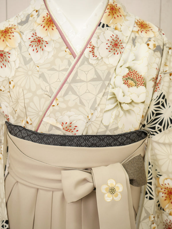 KR-137/JAPAN STYLE×中村里砂 グレージュ牡丹八重桜　卒業袴.