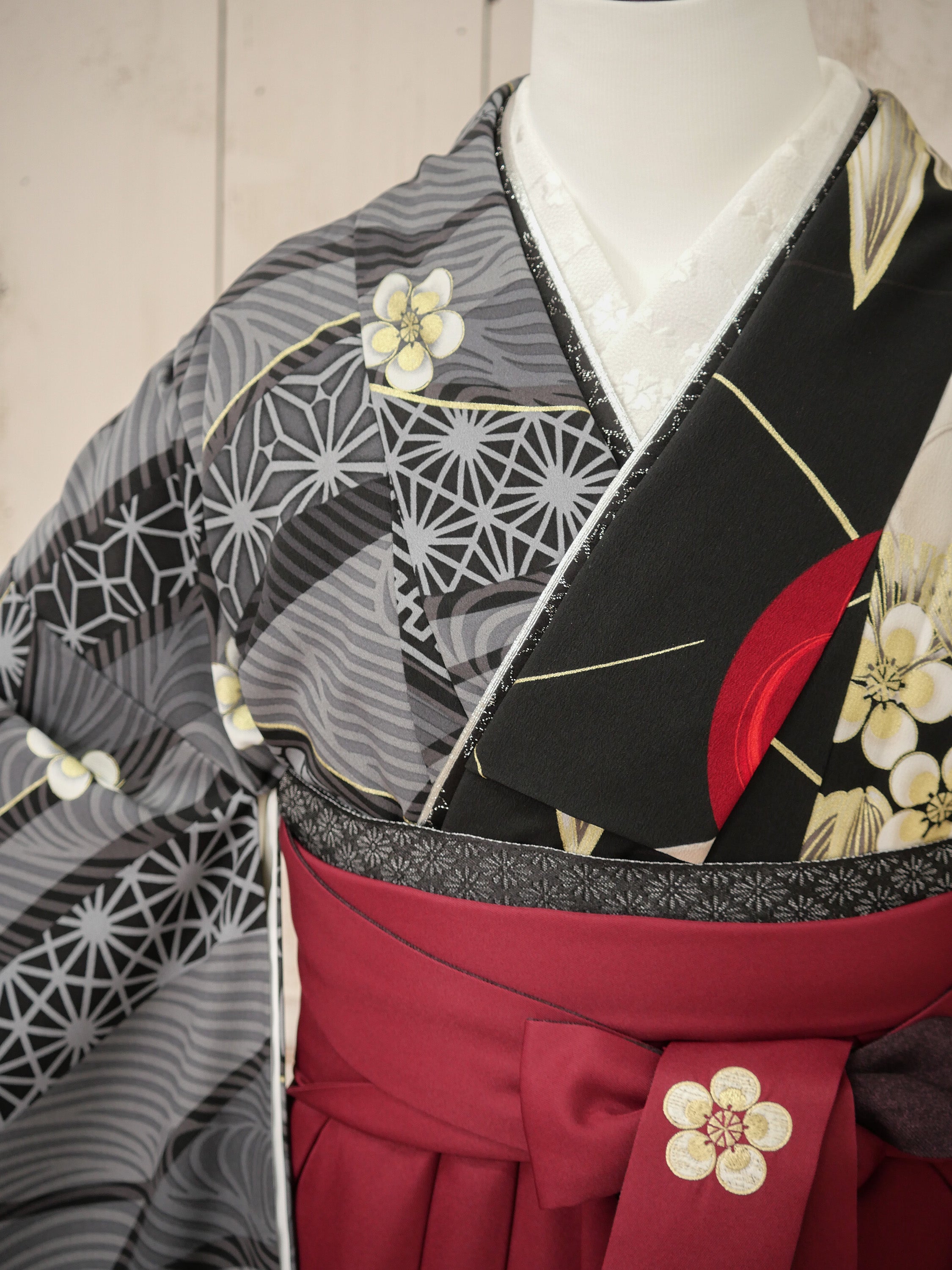 KR-138/JAPAN STYLE×中村里砂 黒片身替り 卒業袴
