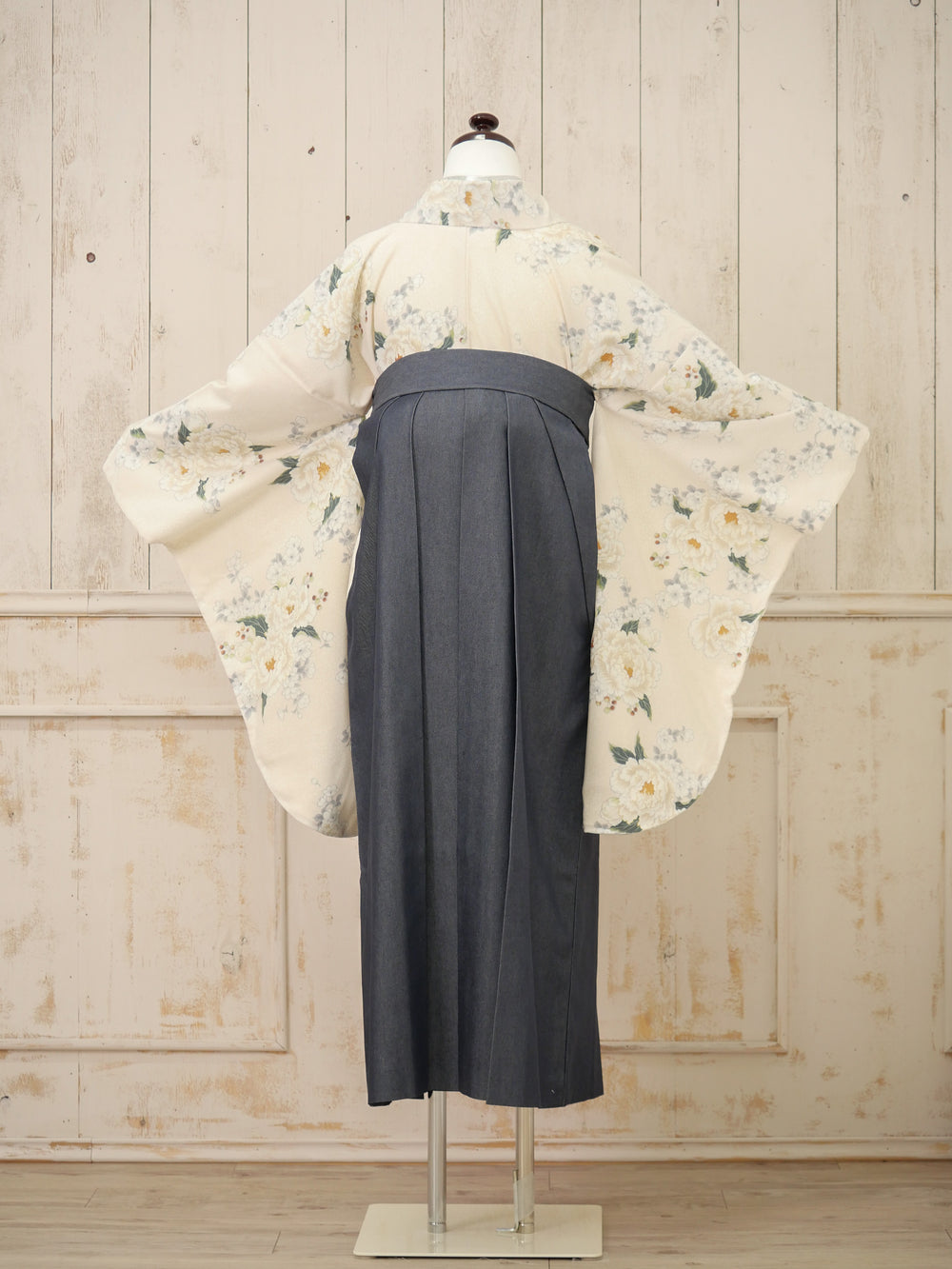 KR-142/Heather クリームレース牡丹　卒業袴