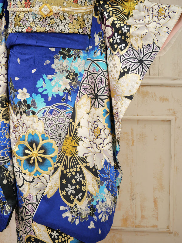 FI-013　青地金彩華紋　振袖