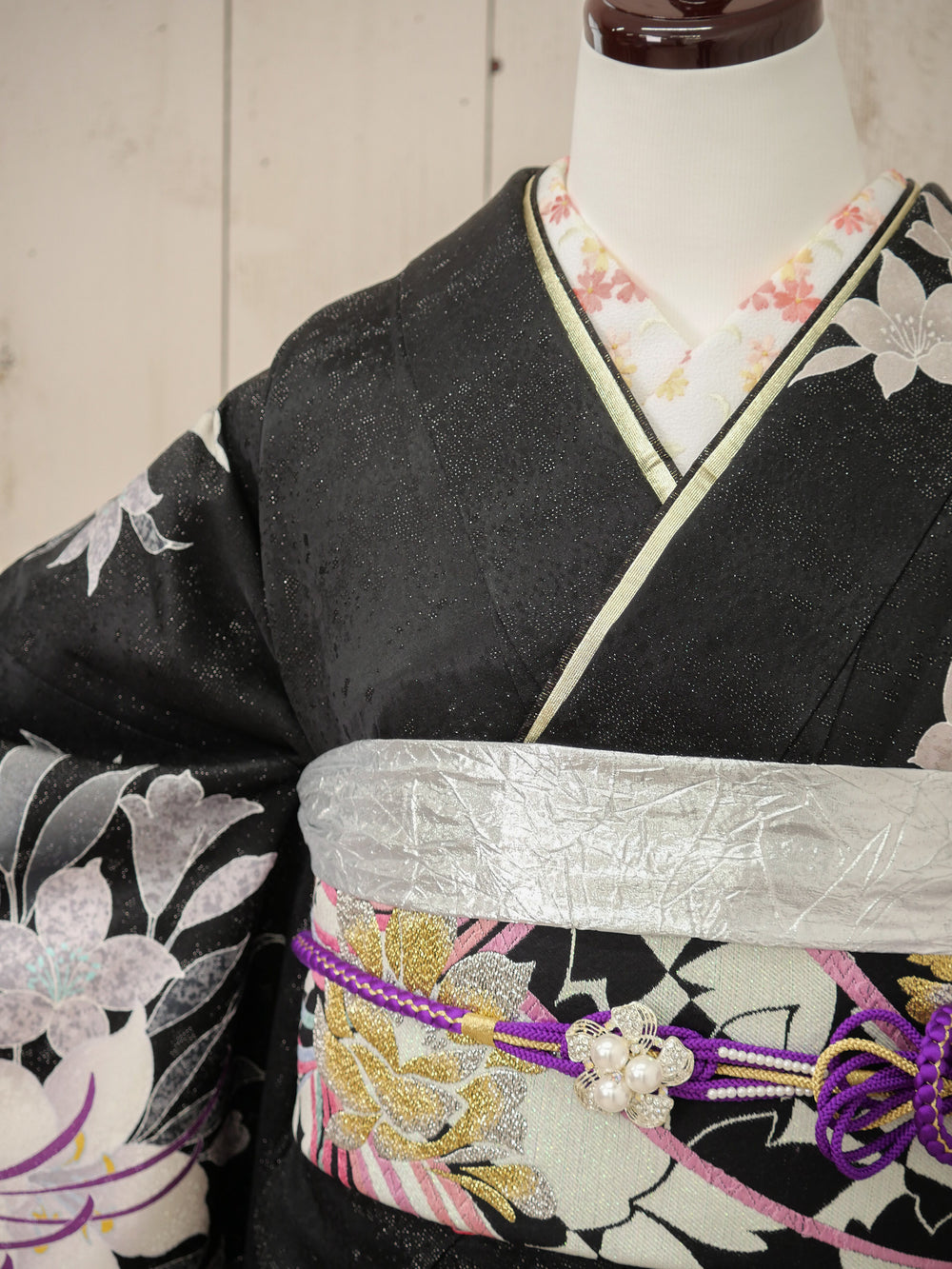 FI-014   黒地紫ぼかし菊　振袖