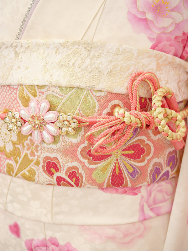 FI-017   白地ピンク薔薇　振袖