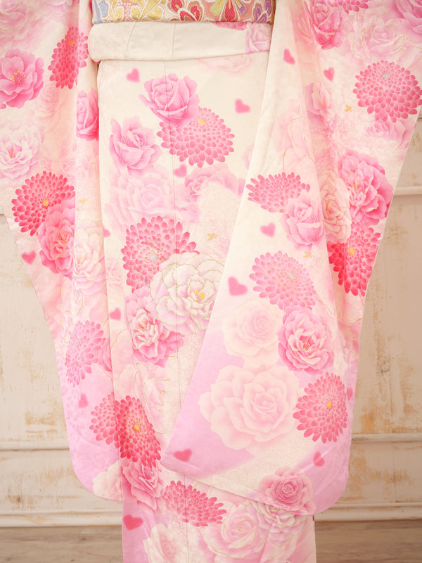 FI-017   白地ピンク薔薇　振袖
