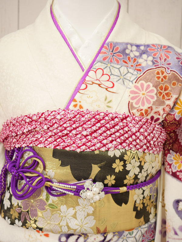 FI-019   白地伝統文様×紫　振袖