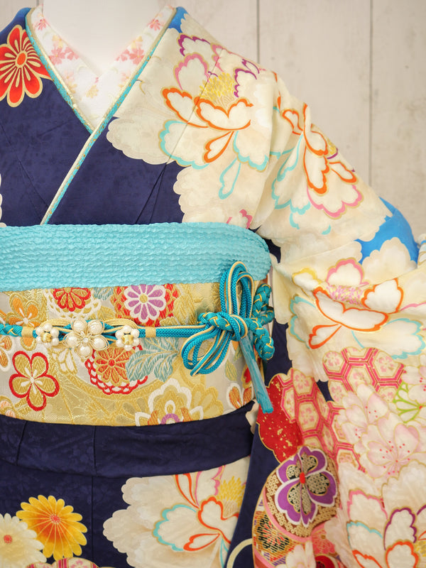 FI-020　紺地くすみ牡丹文様　振袖