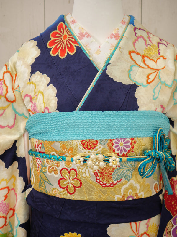 FI-020　紺地くすみ牡丹文様　振袖