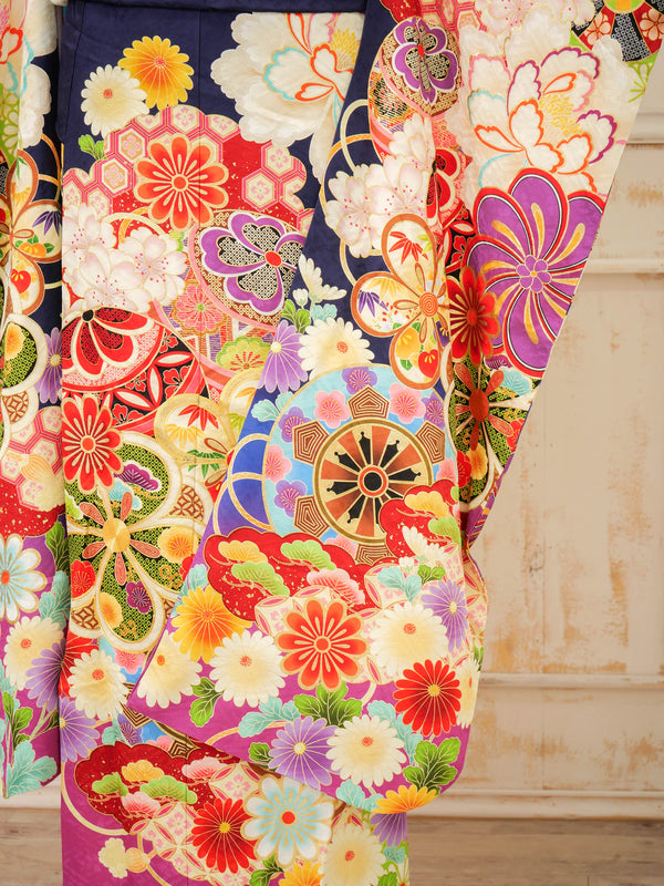 FI-020　紺地くすみ牡丹文様　振袖