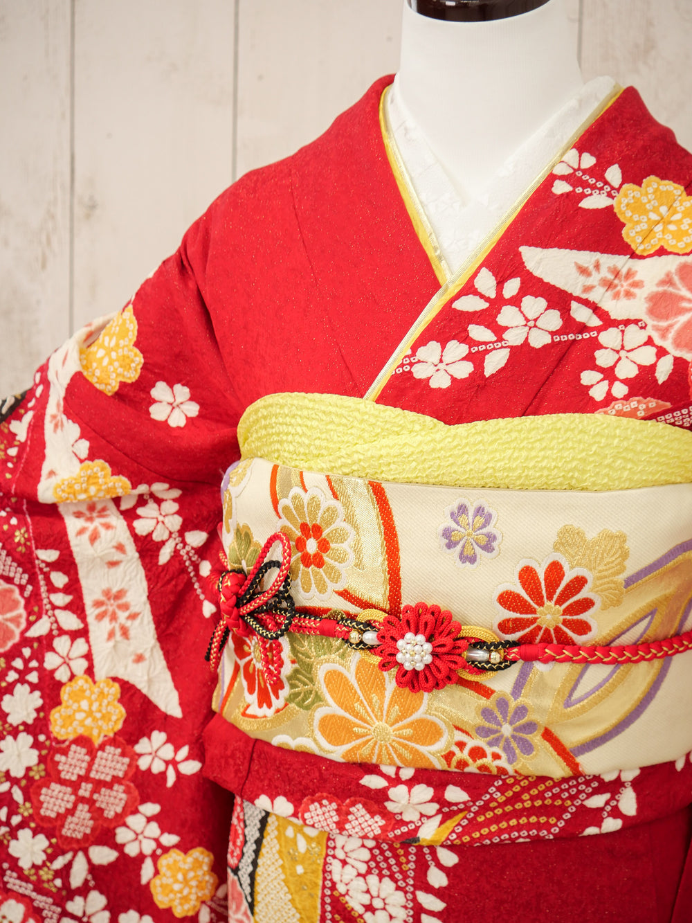 FI-022   紅花繚乱（こうかりょうらん）　振袖