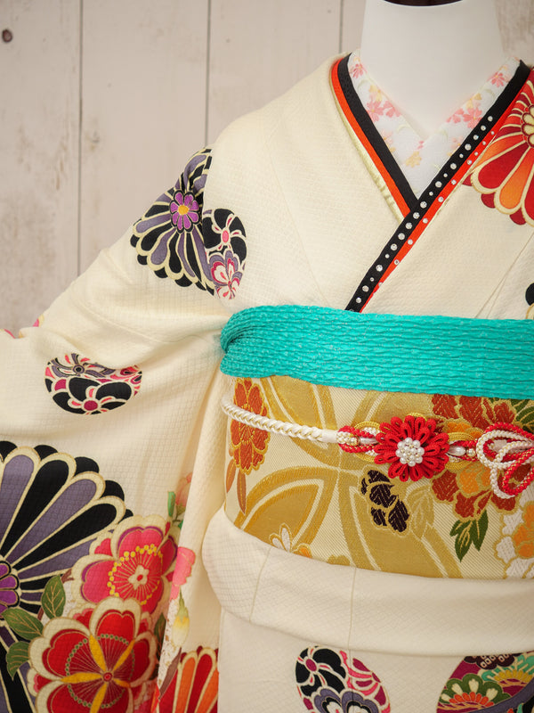 FI-024    大輪絢爛　振袖