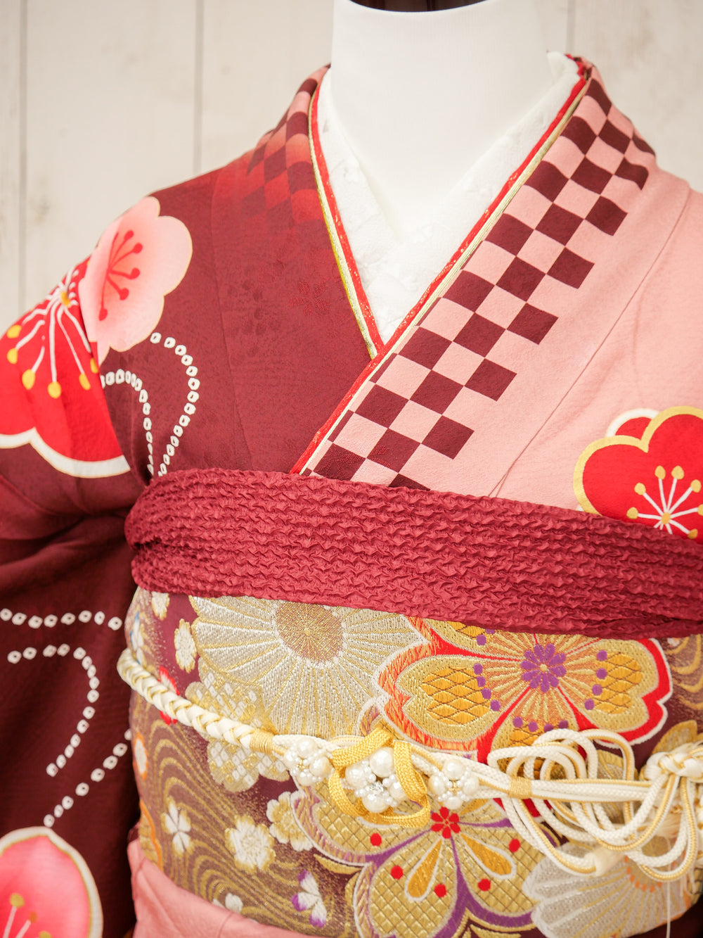 FI-031　華咲く紅梅の舞　振袖