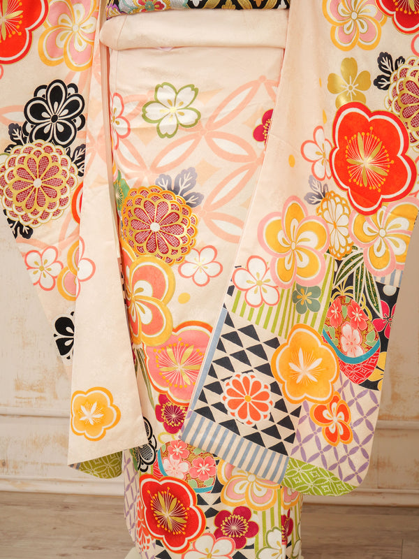 FI-037    花笑みの雅桃　振袖