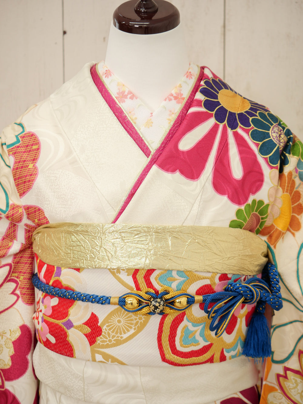 FI-047    花舞う麗日　振袖