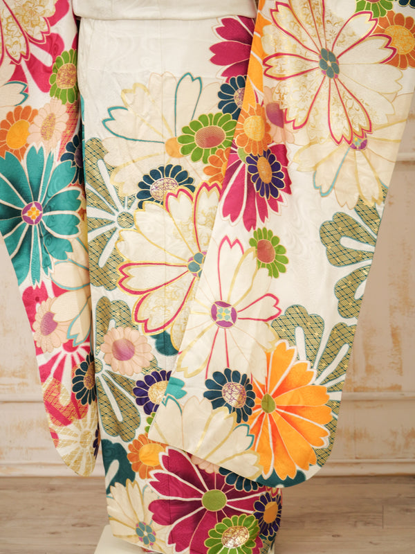 FI-047    花舞う麗日　振袖