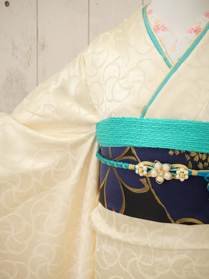 FI-054    しとやか生成り　振袖