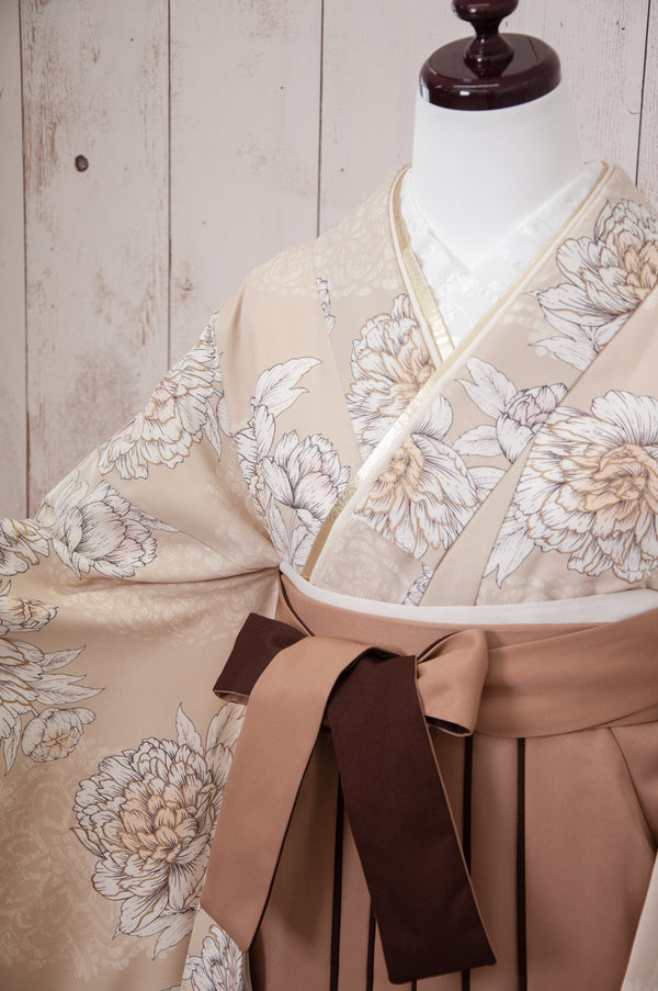 KR-027/ベージュ牡丹　卒業袴